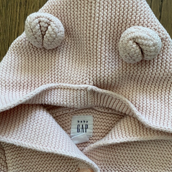 GAP knit sweater 🐻 - Picture 2 of 4